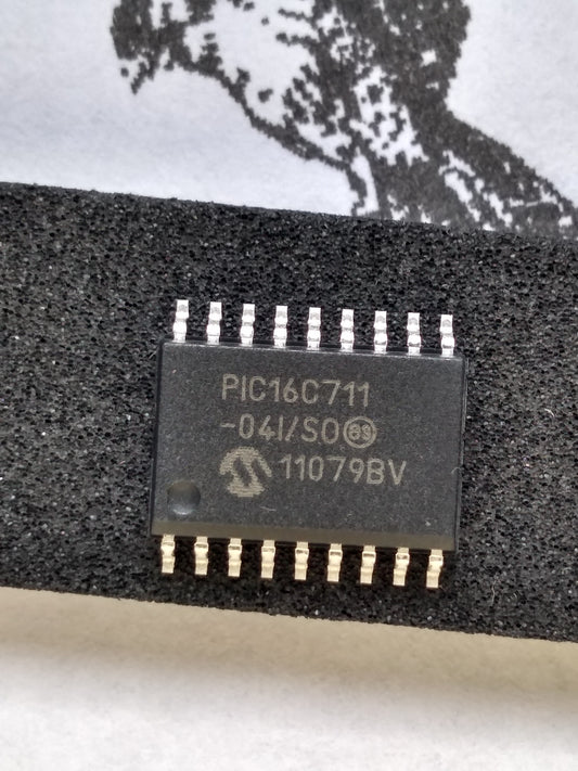 PIC16C711-04I/SO